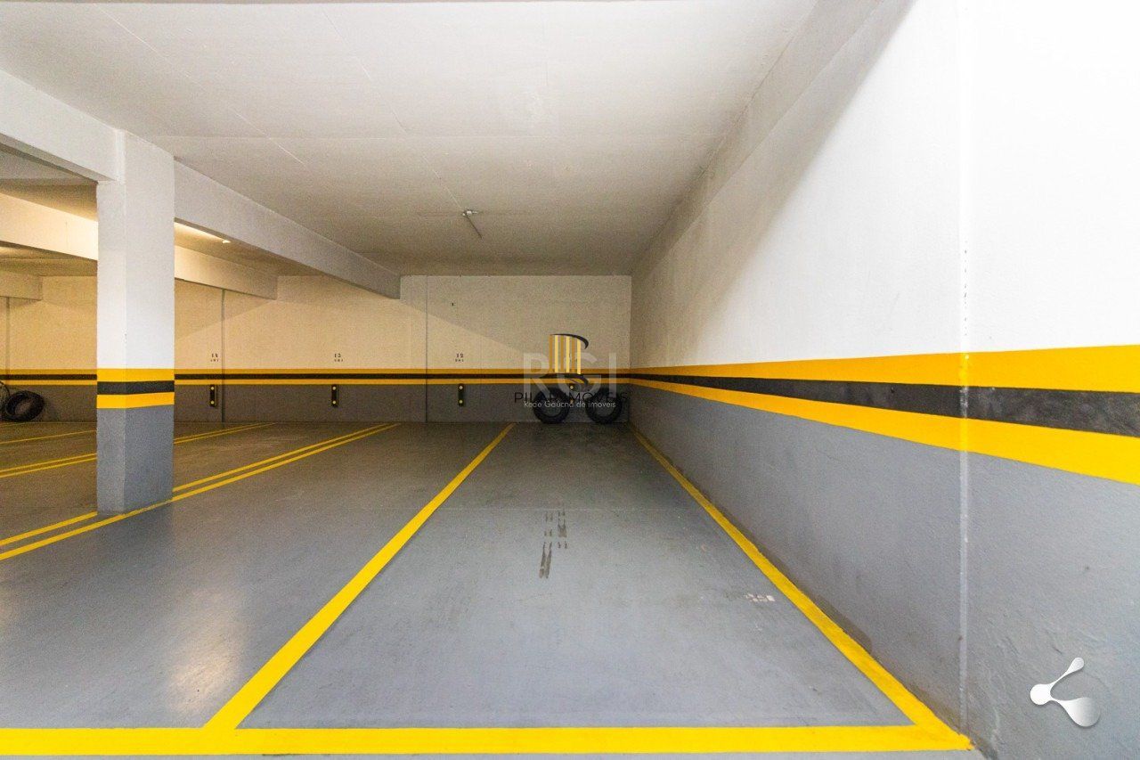 Espetacular Apto. semi mobiliado no bairro Rio Branco, Porto Alegre/RS, um por andar, 195m, andar alto, lareira, churrasqueira, 3 suites, 4 vagas