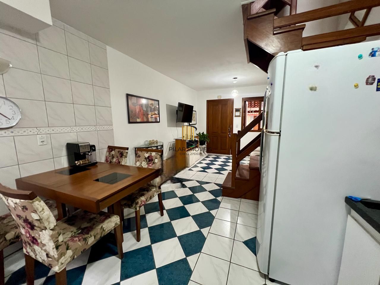 Casa em condomínio fechado  com 94m2, 3 dormitórios no bairro Camaquã.