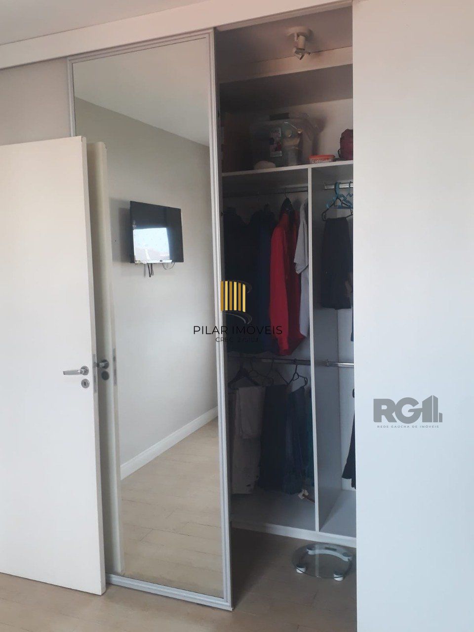 APARTAMENTO DE 2 DORMITÓRIOS E VAGA ESCRITURADA EM CONDOMÍNIO COM INFRA COMPLETA.