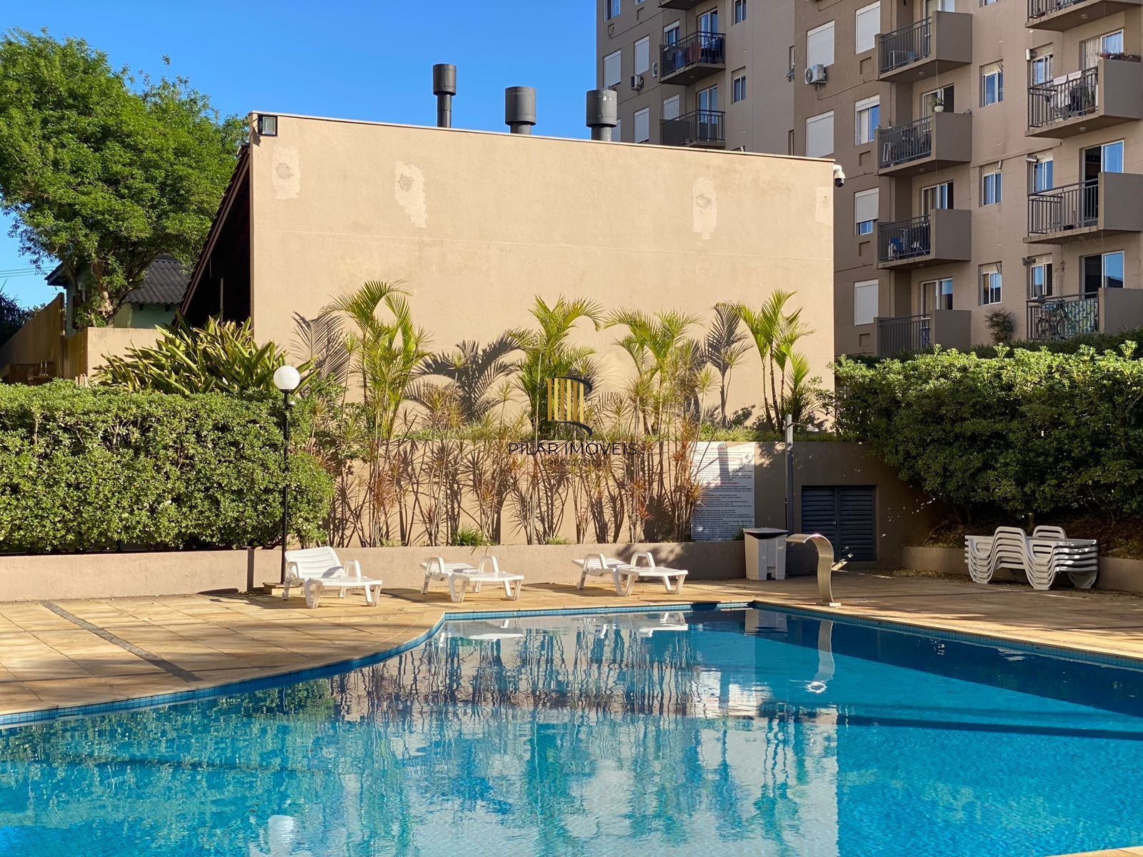 Apartamento com 03 quartos e 01 vaga  Bairro Camaquã