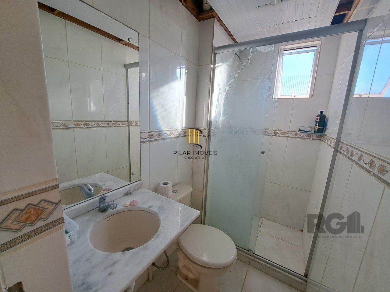Apartamento semimobiliado de 2 dormitórios no bairro Vila Nova