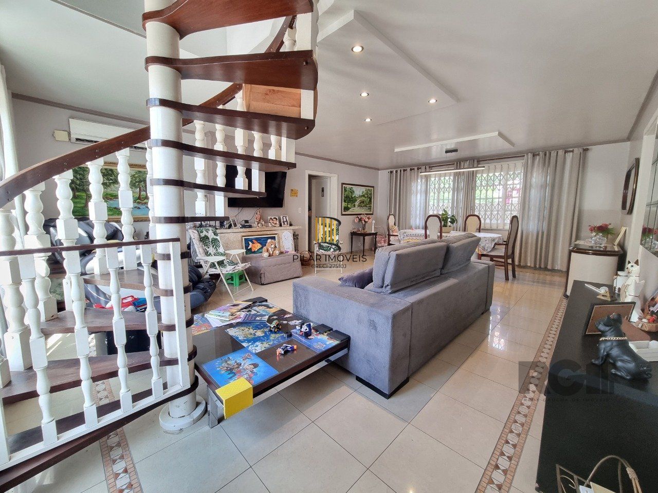 Casa 4 dormitórios, 4 vagas, espaço gourmet, piscina, jardim do salso Porto Alegre RS - Pilar Imóveis