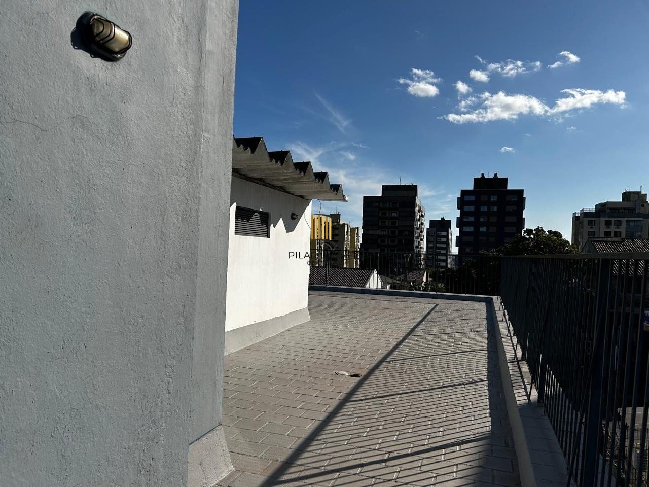 APARTAMENTO JK COM 1 QUARTO E GARAGEM COBERTA NO BAIRRO CAMAQUA PRÓXIMO À OTTO NIEMEYER