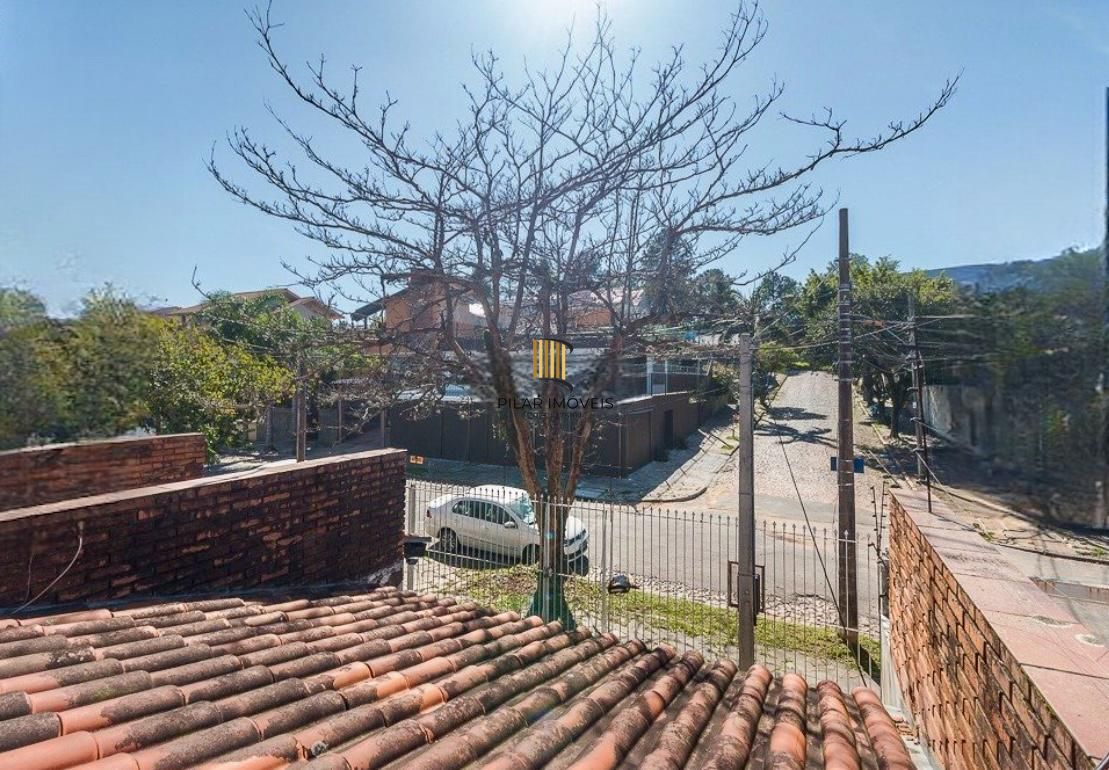 Casa 3 dormitorio com 230m2 pátio com piscina no bairro Itu Sabará