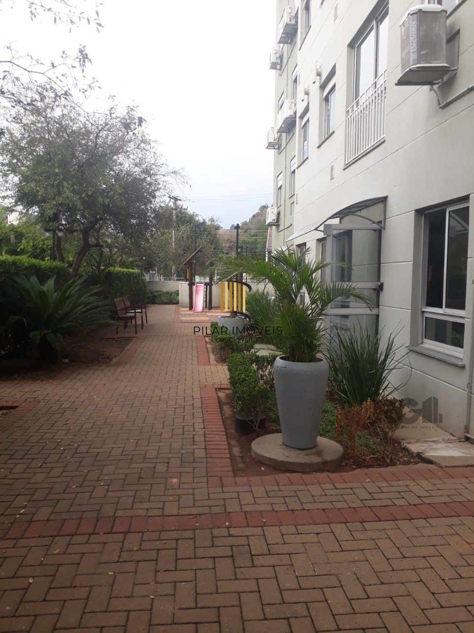 APARTAMENTO DE 2 DORMITÓRIOS E VAGA ESCRITURADA EM CONDOMÍNIO COM INFRA COMPLETA.