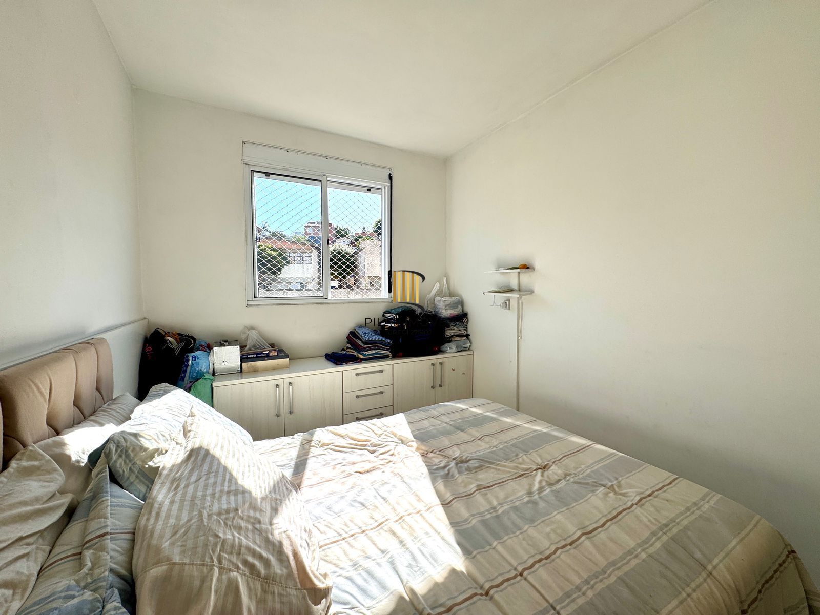 Apartamento de 02 dormitórios No Bairro Teresópolis de Porto Alegre
