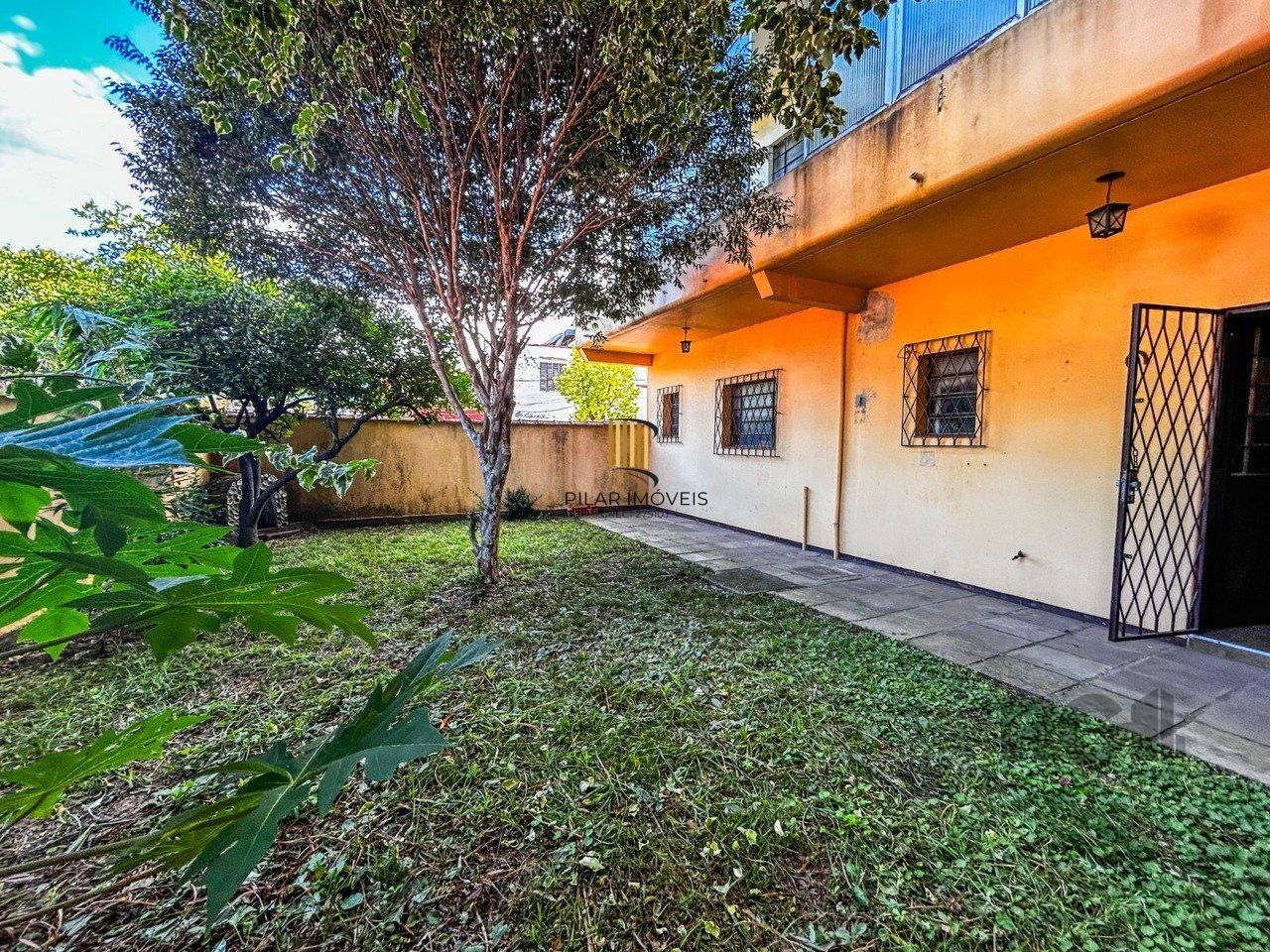 Casa de 3 dormitórios, 1 suíte, garagem fechada, churrasqueira, no bairro Cavalhada Porto Alegre/RS
