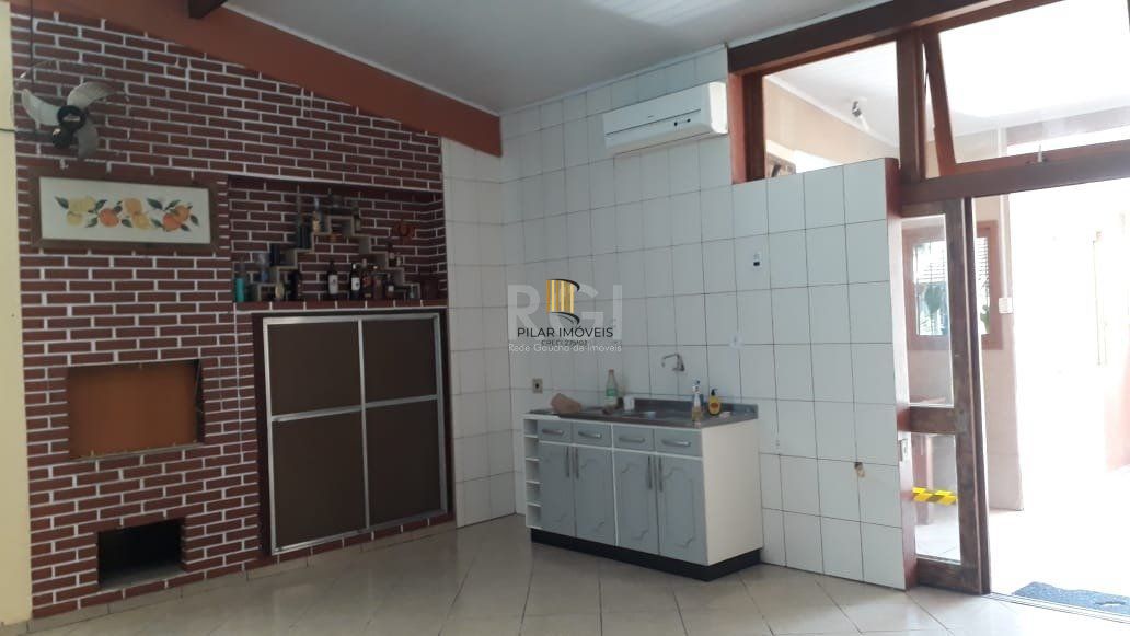 Casa para Venda - 121m², 3 dormitórios, sendo 1 suites, 2 vagas - Restinga