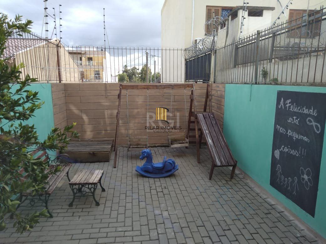 Casa para Venda - 100.45m², 4 dormitórios, sendo 2 suites, Guarujá, Porto Alegre