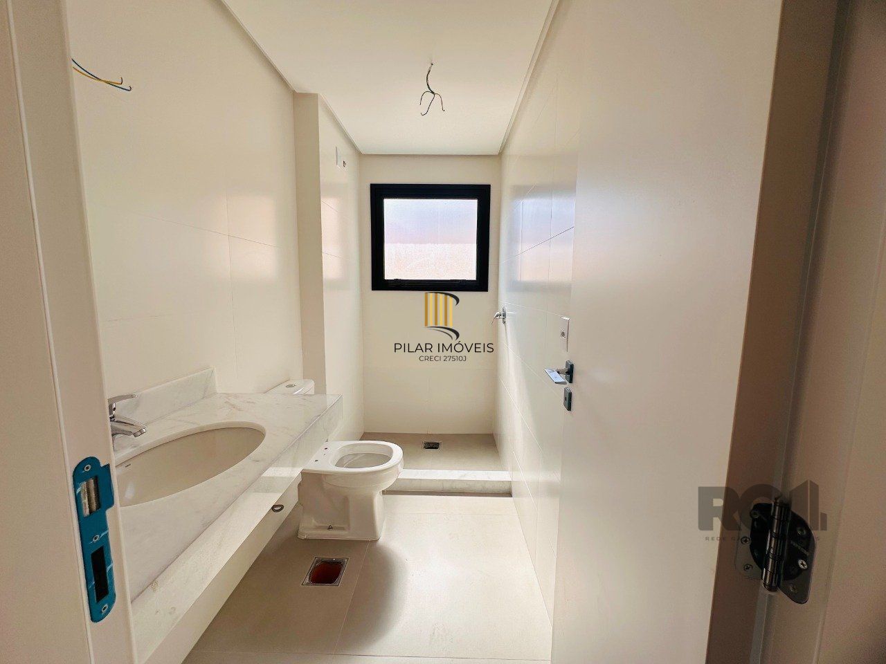 Apartamento para Venda - 130.07m², 3 dormitórios, sendo 3 suites, 3 vagas - Petrópolis