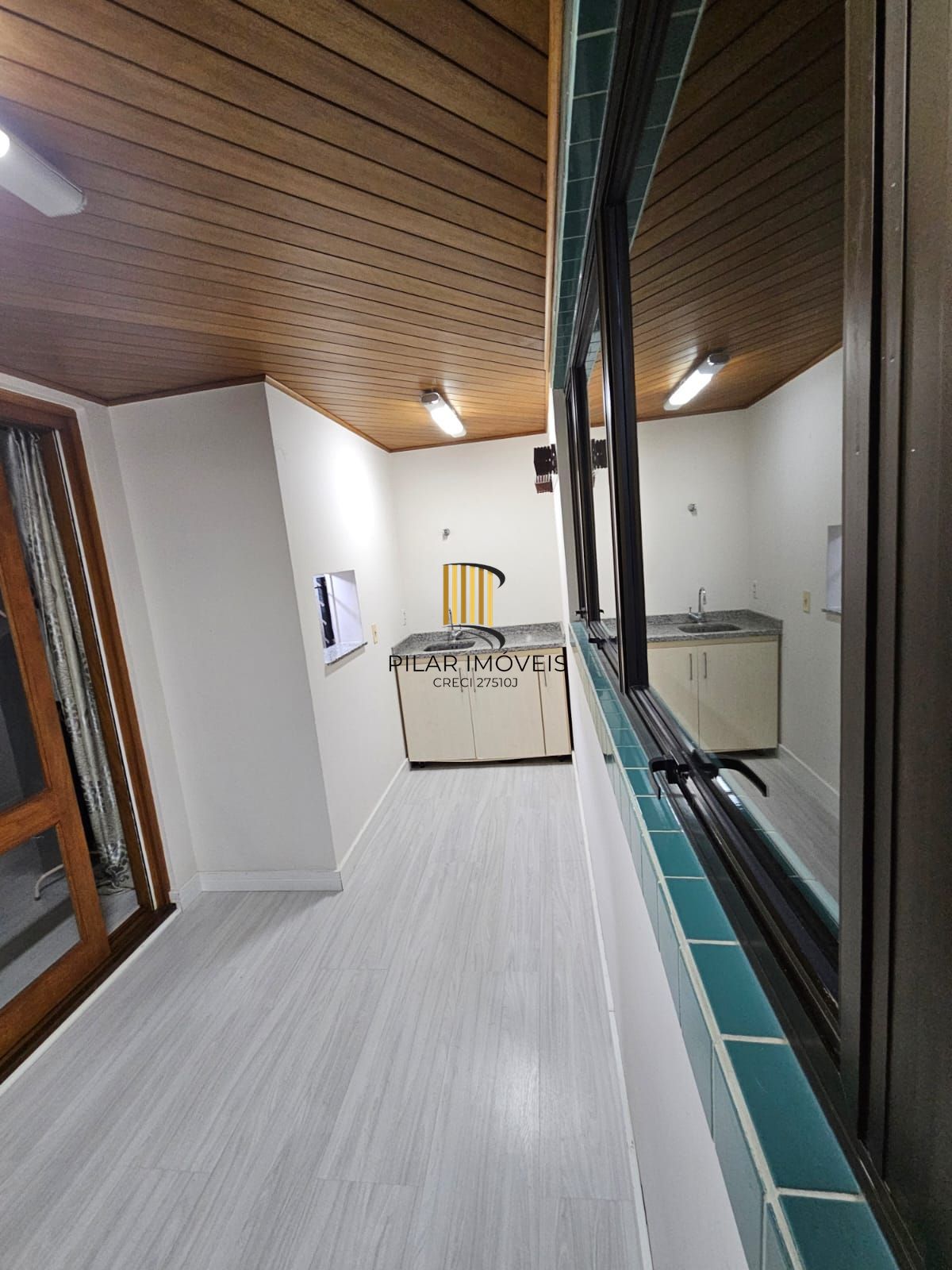 Apartamento com 02 quartos e 01 vaga no Centro Histórico de Porto Alegre