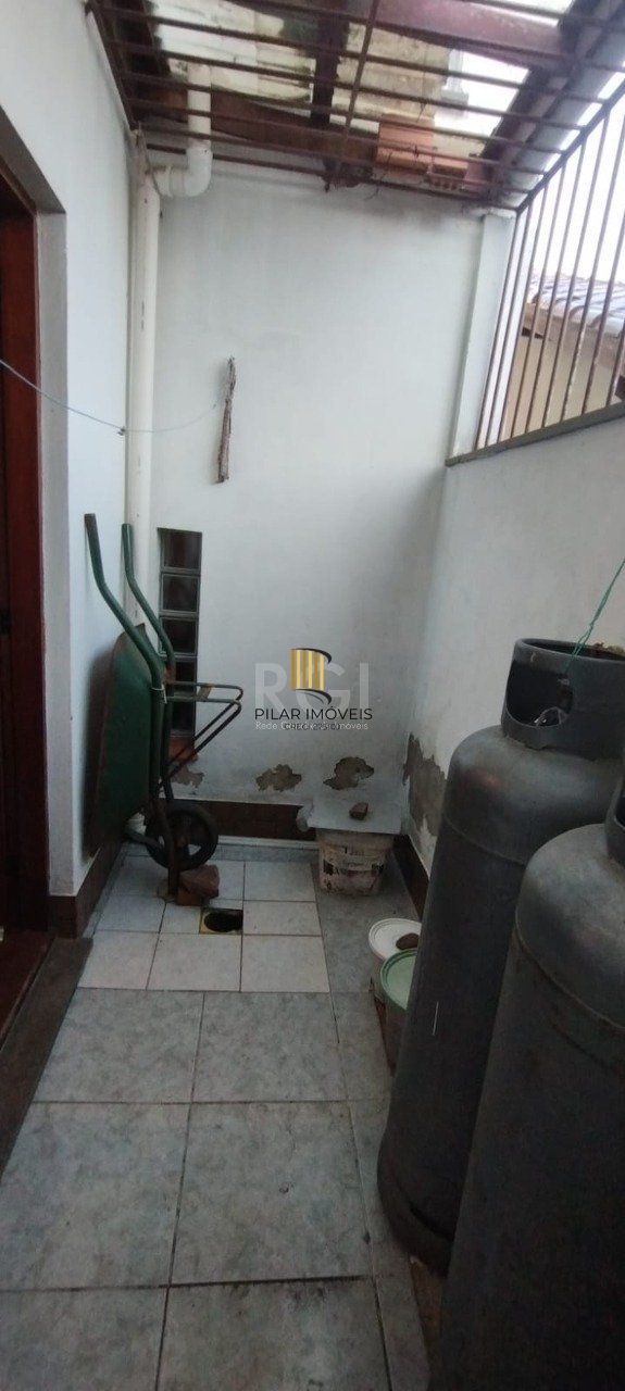 Casa de 4 dormitórios no bairro Parque Santa Fé