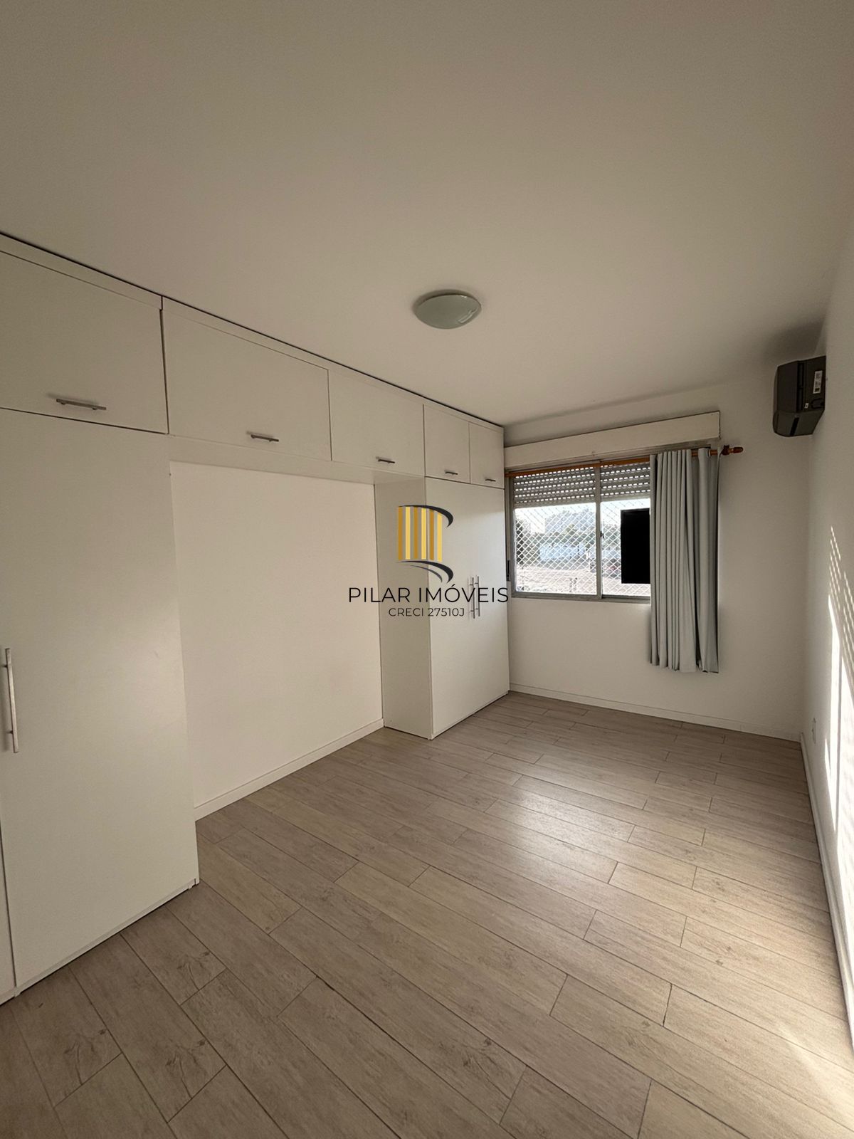 Apartamento de 2 dormitórios reformado com garagem escriturada fechada ,área privativa de 60,65