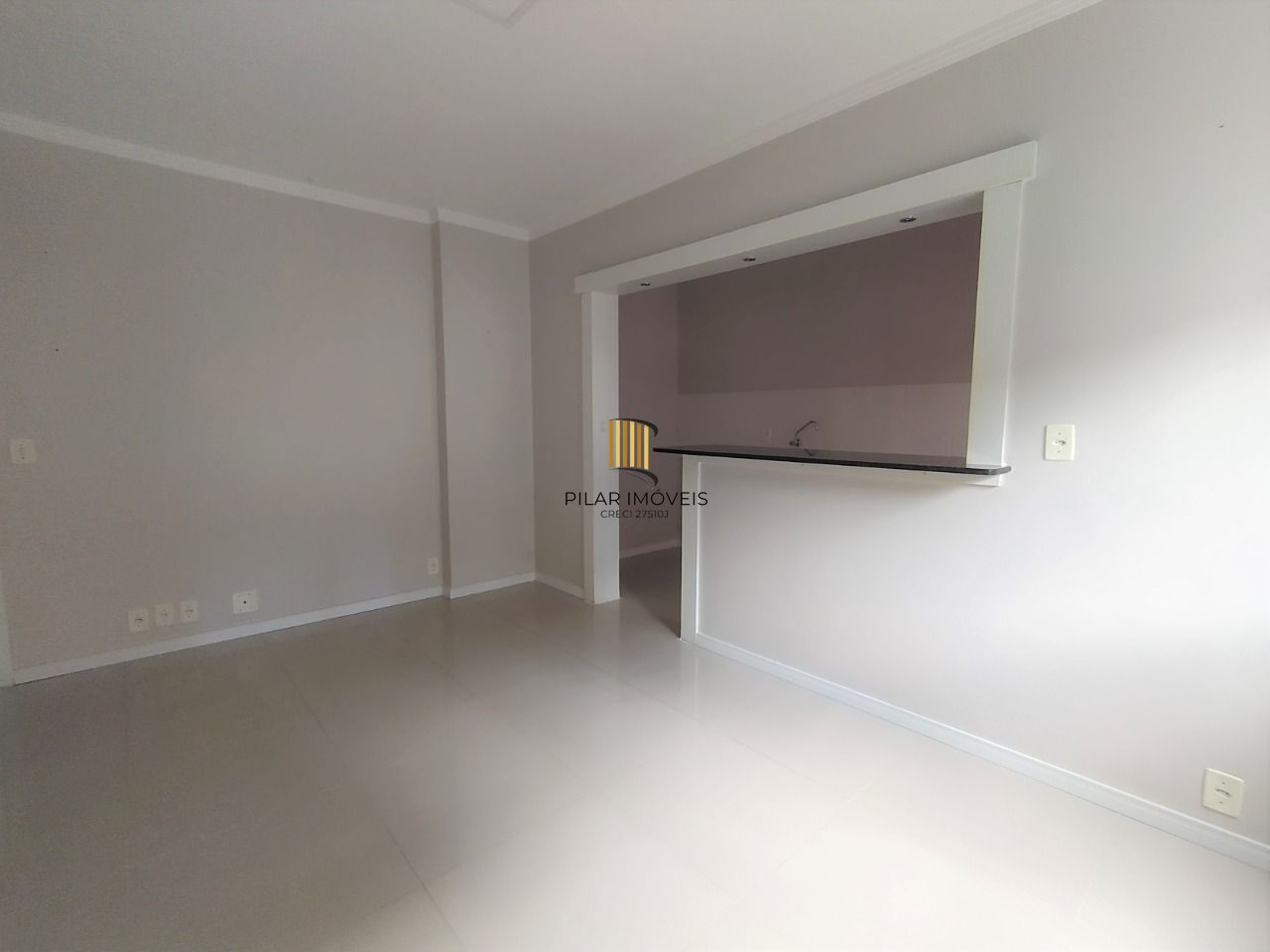 Apartamento reformado de 1 dormitório em andar alto !