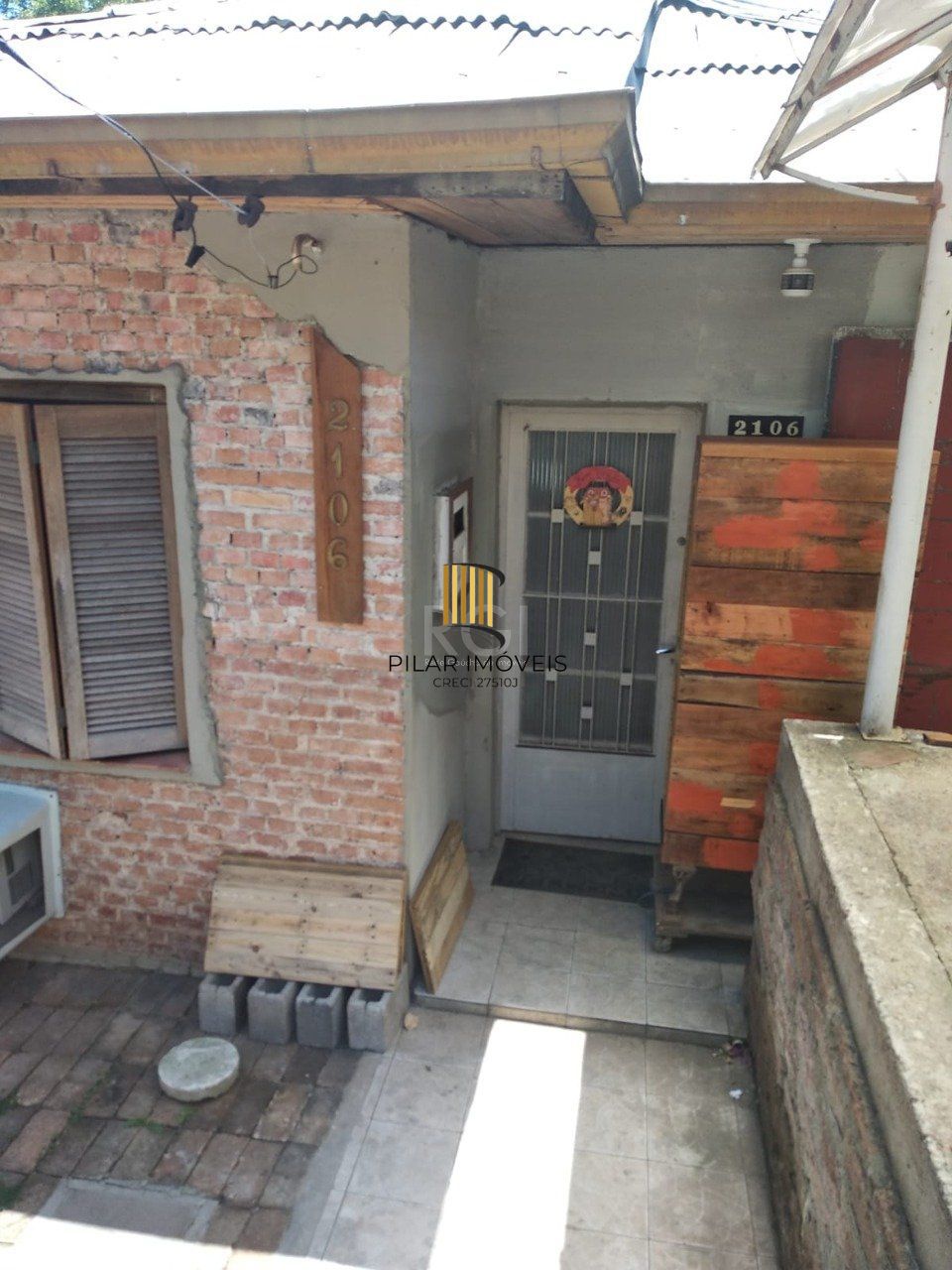 Casa 2 dormitórios, sala, banheiro garagem coberta, terreno 694m² bairro Camaquã, Porto Alegre/RS
