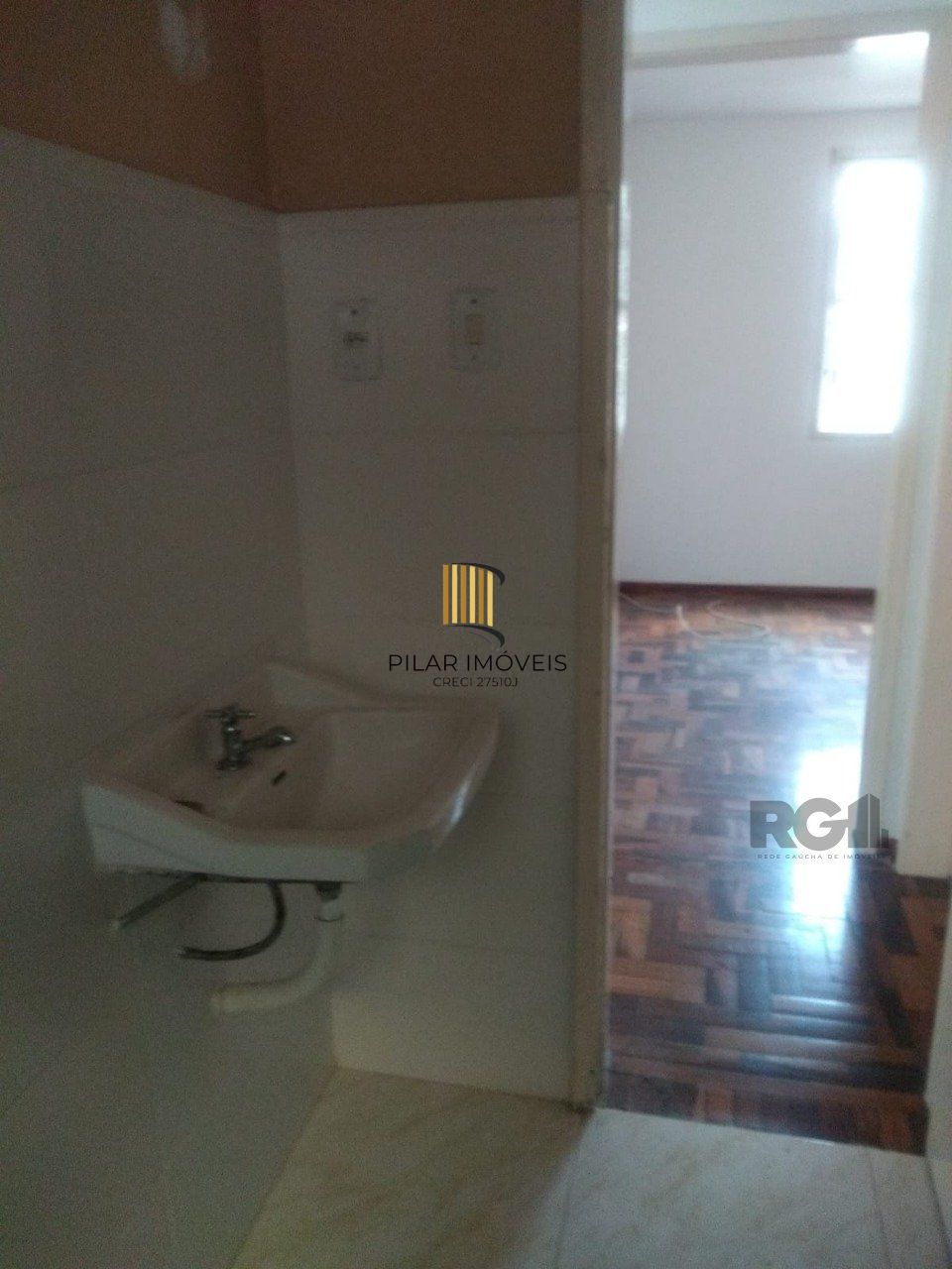 Apartamento com 2 quartos, 1 vaga de garagem, no bairro Medianeira, Porto Alegre/RS