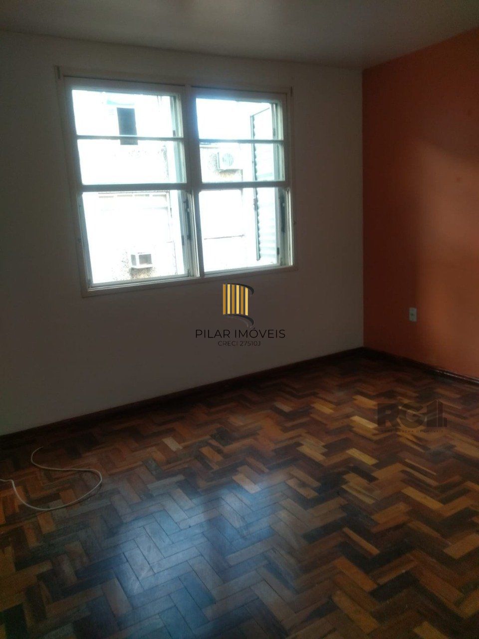 Apartamento com 2 quartos, 1 vaga de garagem, no bairro Medianeira, Porto Alegre/RS
