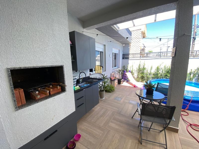 Casa com 03 quartos (01 suíte) e 01 vaga no Bairro Hípica em Porto Alegre