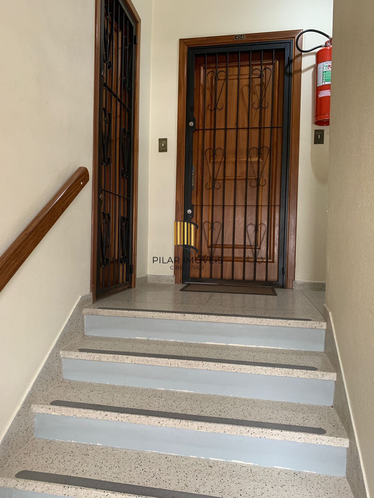 Apartamento 3 dormitórios com 2 banheiros e garagem no Menino Deus