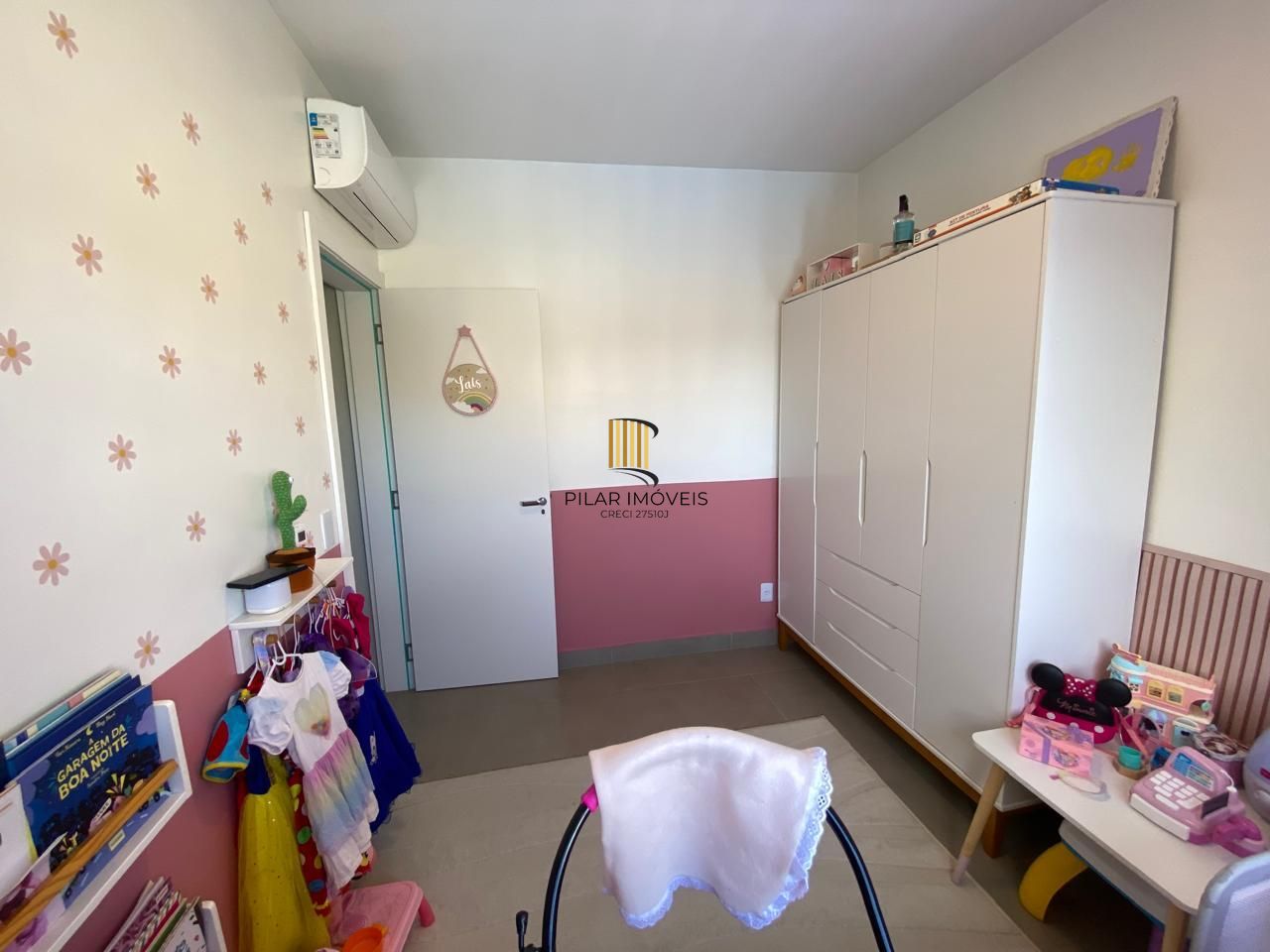 Casa com 03 quartos (01 suíte) e 01 vaga no Bairro Hípica em Porto Alegre