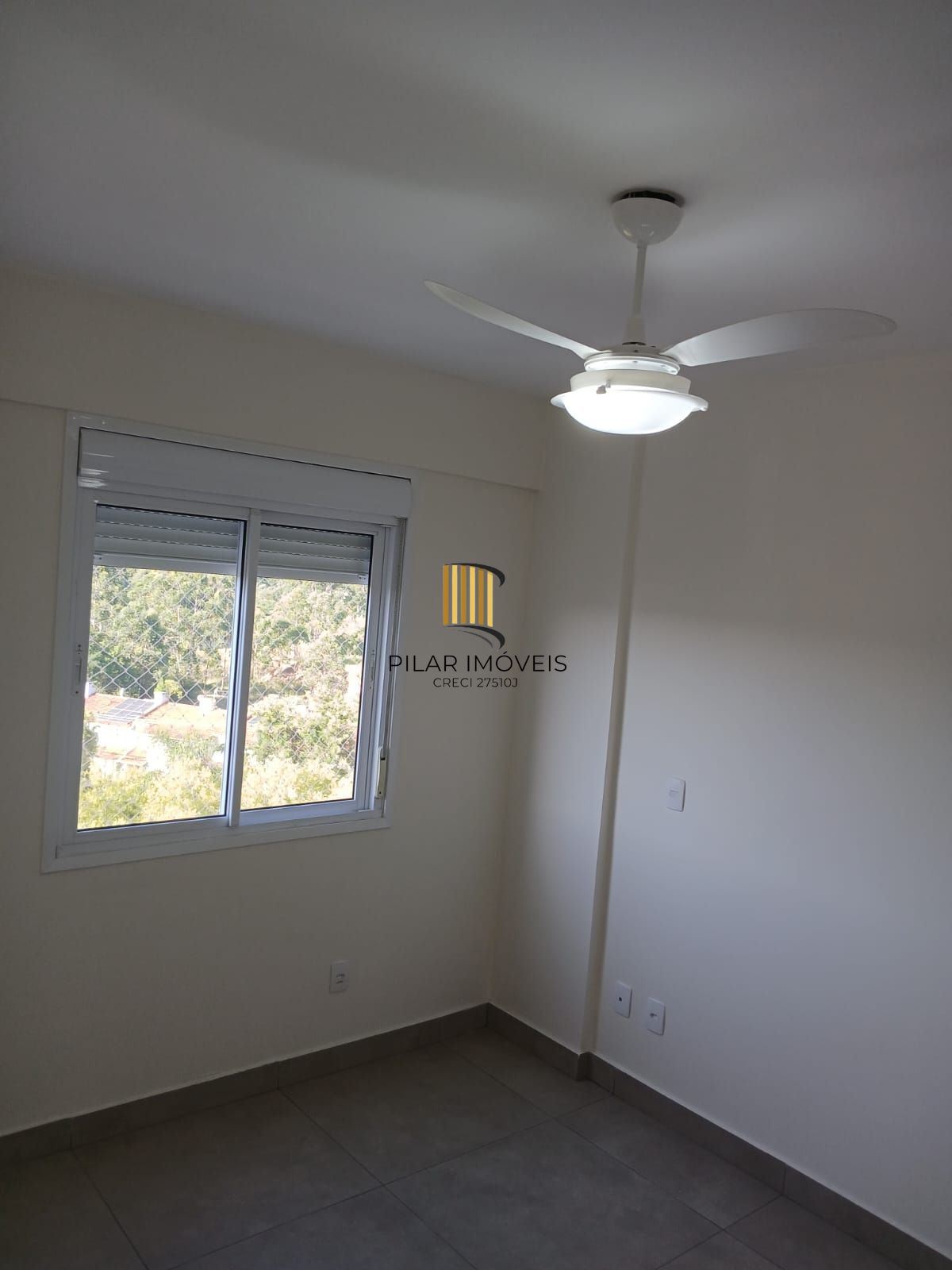 Apartamento no bairro Cavalhada 2 dormitórios , vaga coberta, portaria 24 horas.