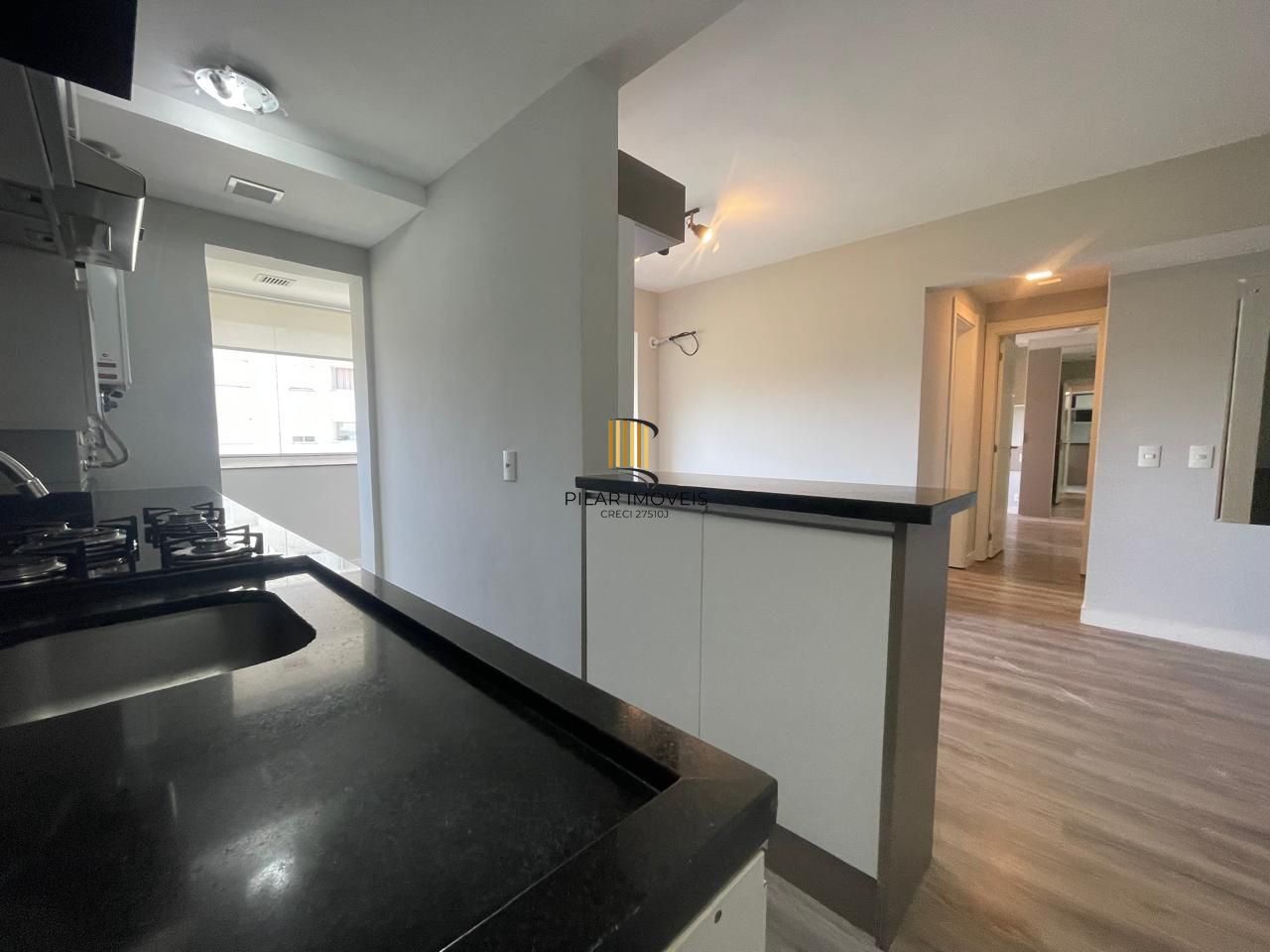 Impecável apartamento semimobiliado, 2 dormitórios, 2 banheiros e 1 vaga coberta