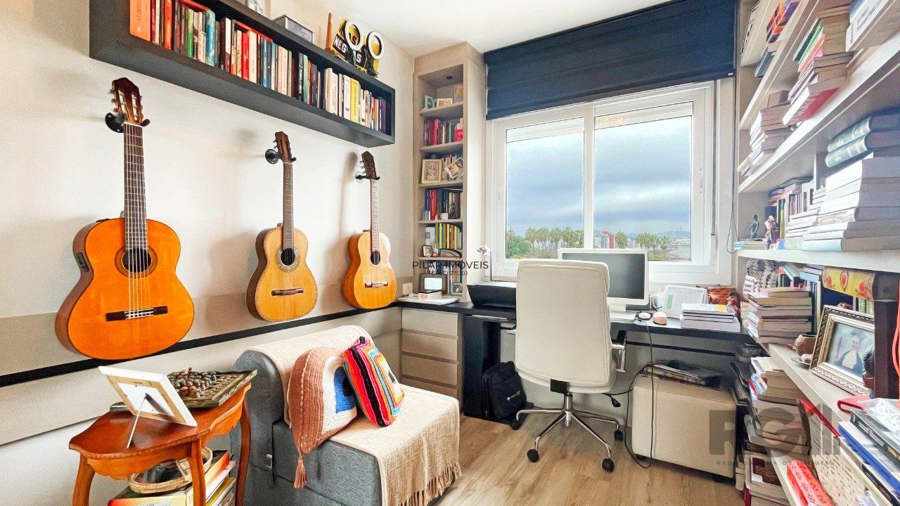 Apartamento dois dormitórios com duas vagas de garagem na Cidade Baixa