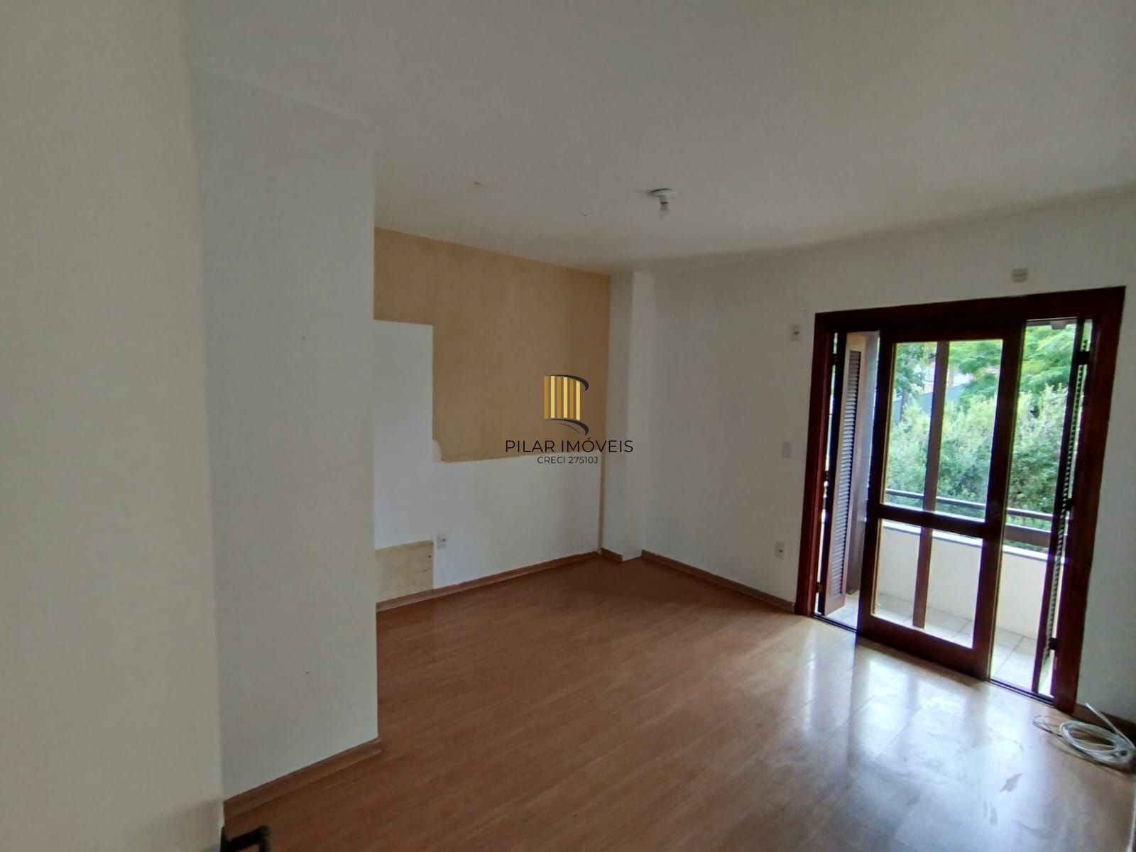 Casa com 03 quartos e 01 vaga no Bairro Cristal