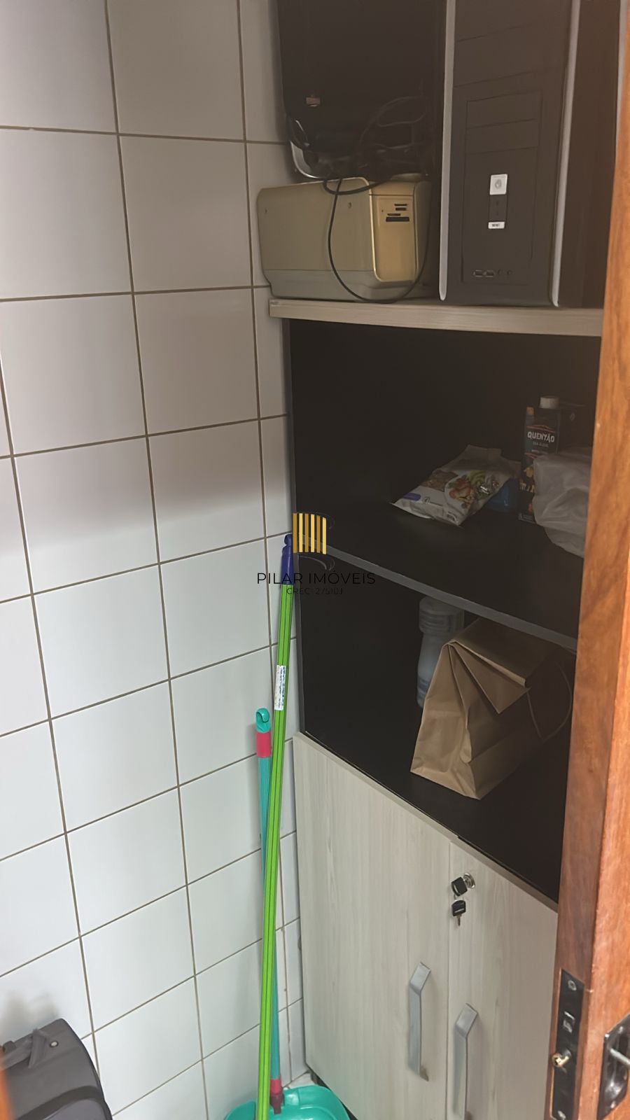 Sala com vaga coberta no bairro Petrópolis em Porto Alegre RS