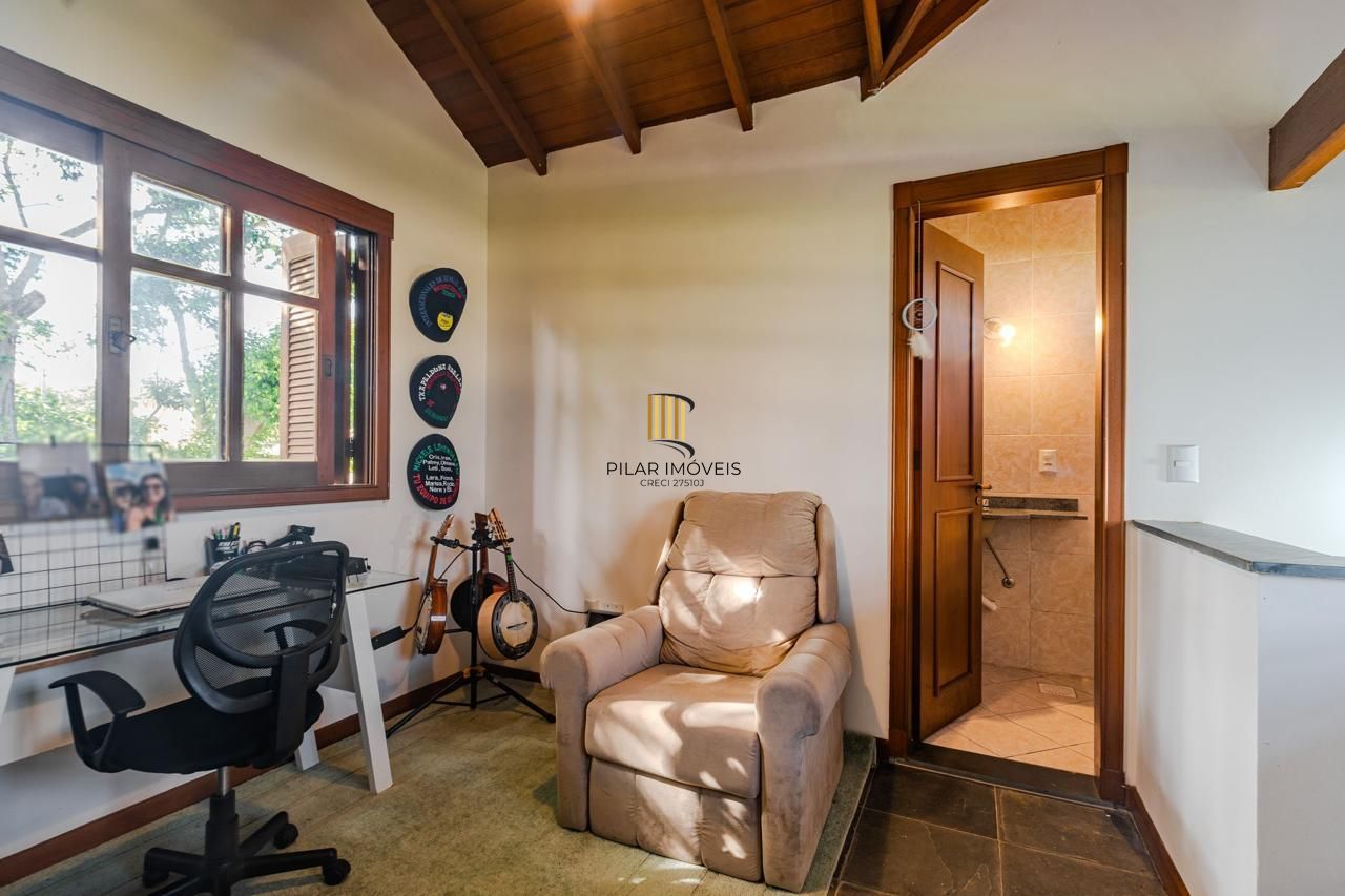 Casa em condomínio 3 dormitórios e sótão bairro Cristal
