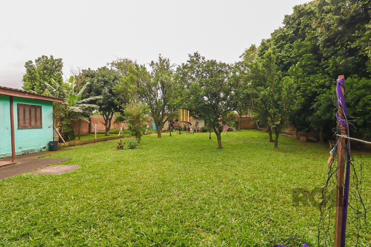 Casa com 2 quartos, vaga de garagem, churrasqueira, com 200m² privativos no centro de Esteio/RS