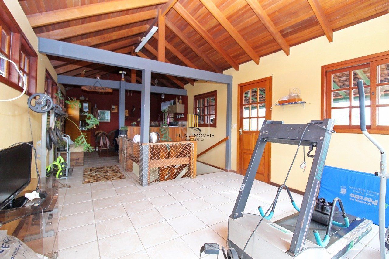 Casa para Venda - 339m², 3 dormitórios, 2 vagas - Vila Nova, Porto Alegre