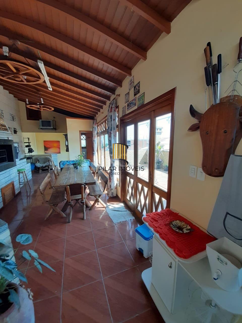 Casa para Venda - 274m², 3 dormitórios, sendo 1 suites, 3 vagas - Guarujá, Porto Alegre