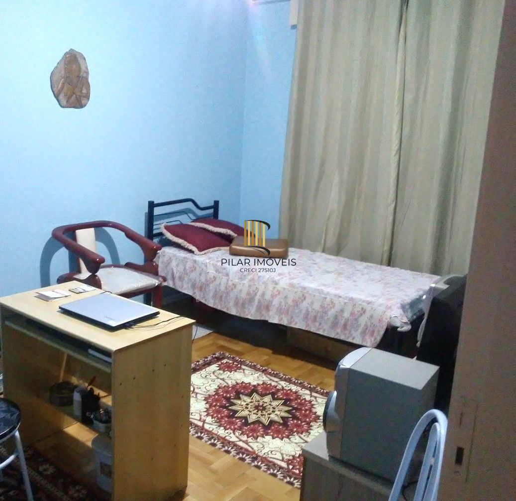 APARTAMENTO 2 DORMITÓRIOS NO 2º PAVIMENTO 1º ANDAR LOCALIZADO  NO BAIRRO SÃO SEBASTIÃO