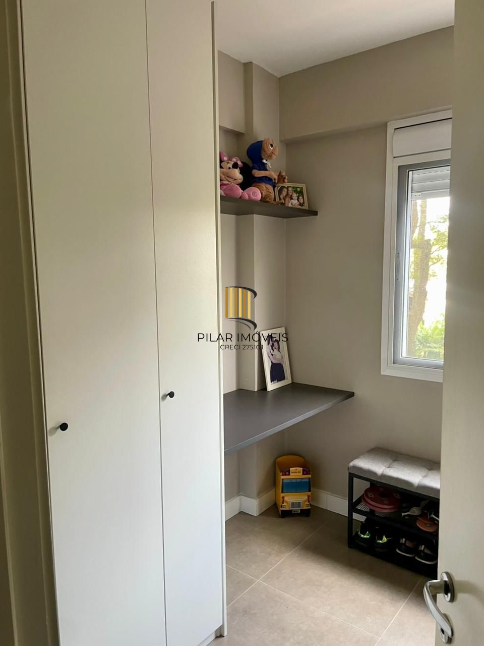 Apartamento com 02 quartos e 01 vaga escriturada no Bairro Cavalhada
