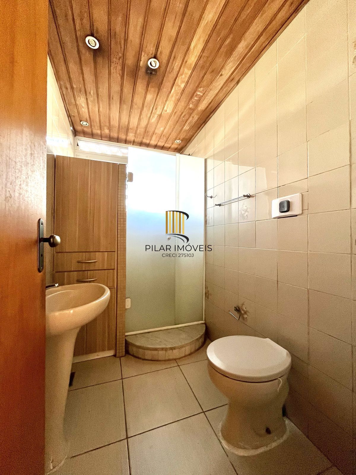 Apartamento 2 Dormitórios com Sacada e Pátio - Excelente Localização