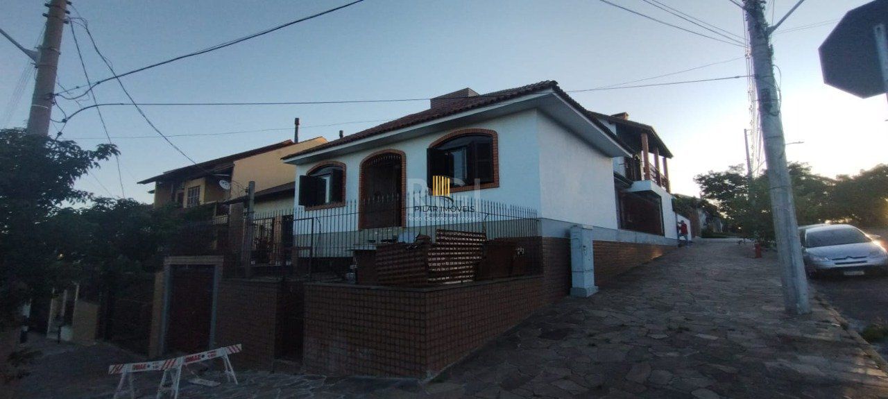 Casa de 4 dormitórios no bairro Parque Santa Fé