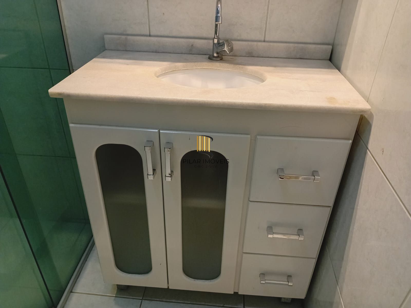 Apartamento 3 dormitórios, frente, sacada no bairro Santana - Porto Alegre - RS