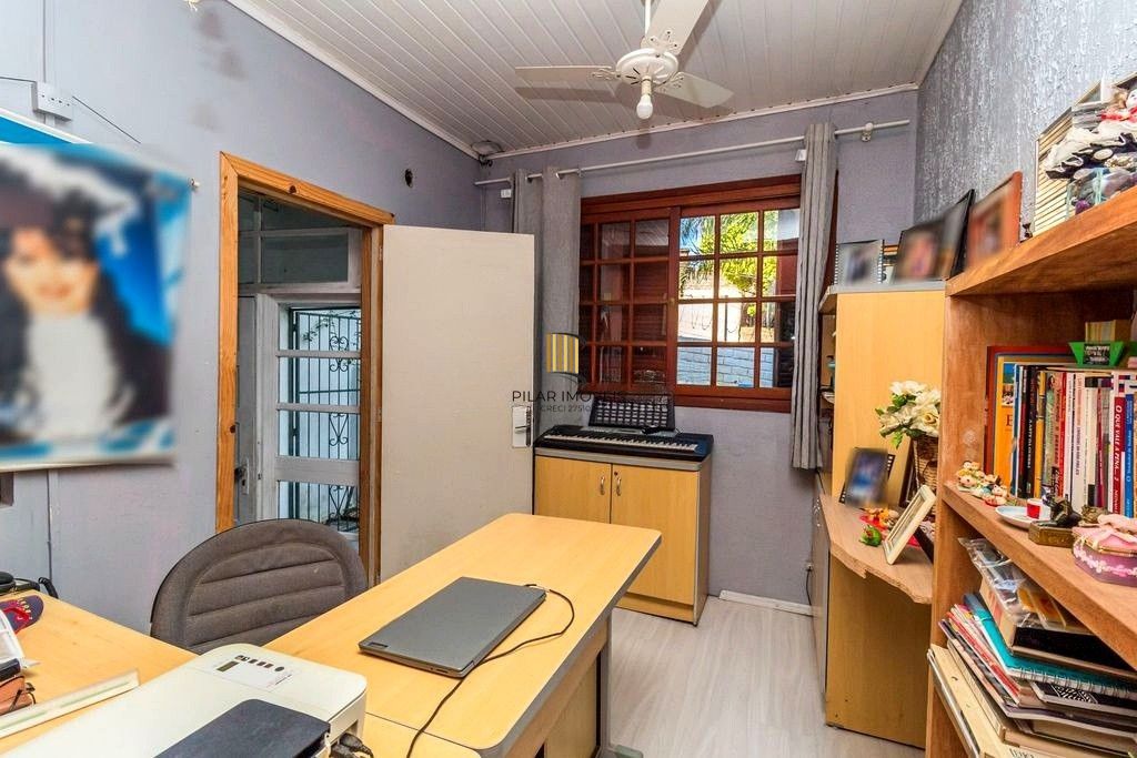 CASA 03 dormitórios, 2 suítes,  216m² privativos  com piscina no BAIRRO MEDIANEIRA