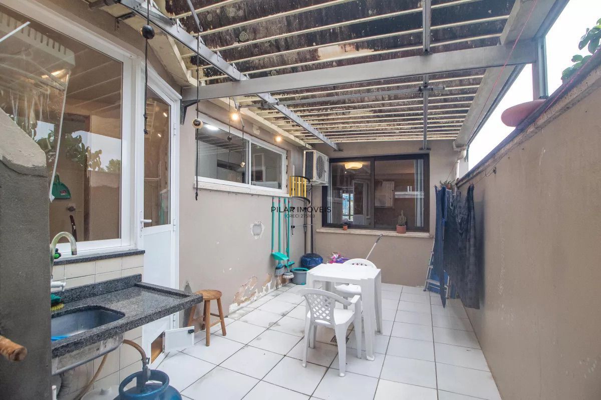 Casa 2 dormitórios no bairro Cristal