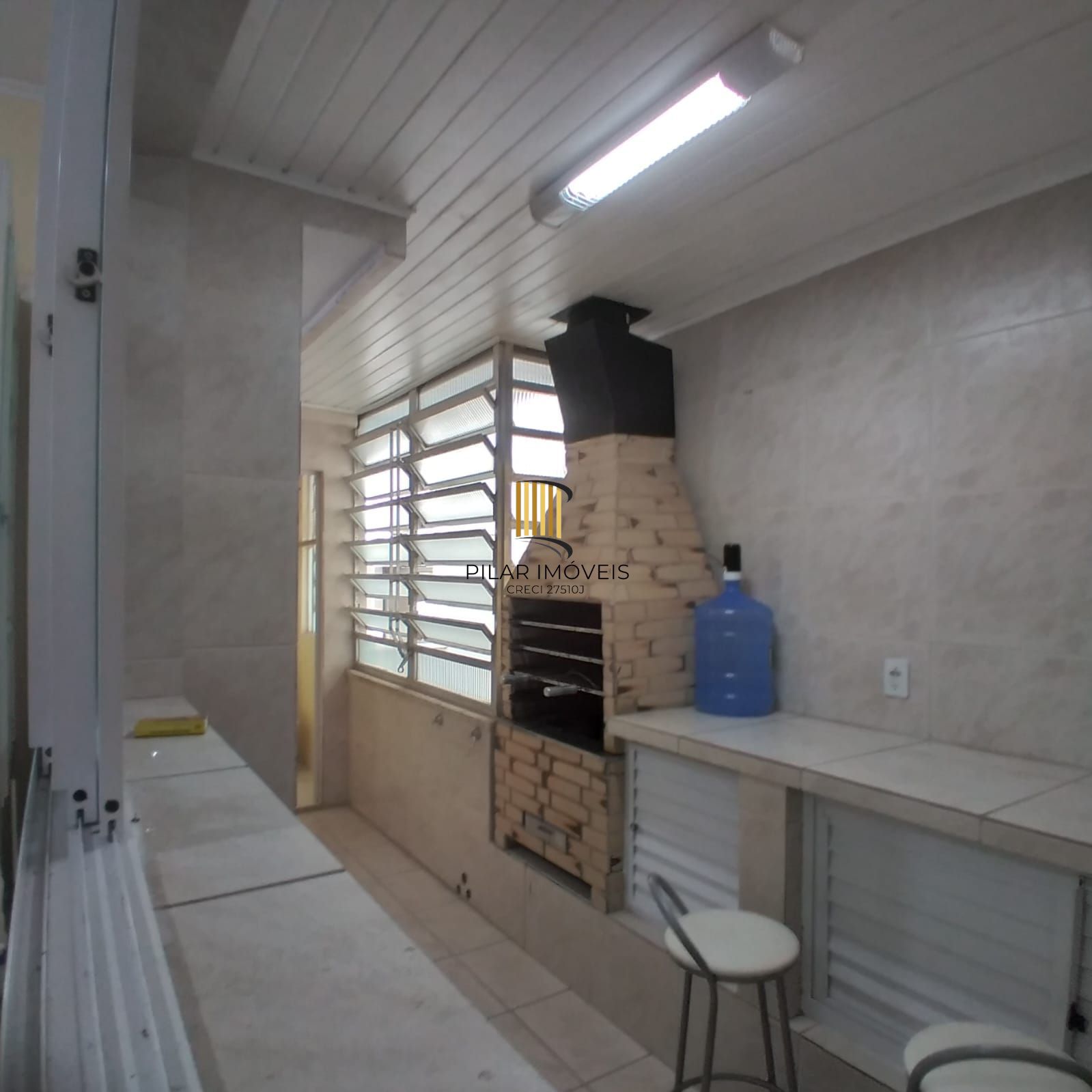 Oportunidade Única! Lindo Apartamento de 3 Quartos no Coração de Porto Alegre!** 🏡                                                 Imóvel com 3 dormitórios transformado em 2 de fácil reversão. - Pilar Imóveis