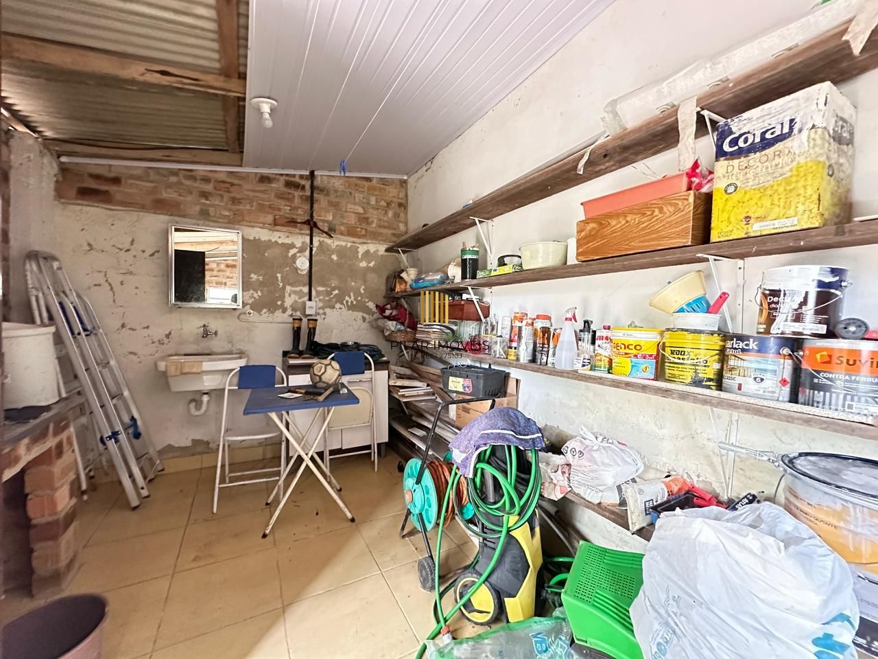 Casa de alvenaria toda reformada e mobiliada no bairro Lami