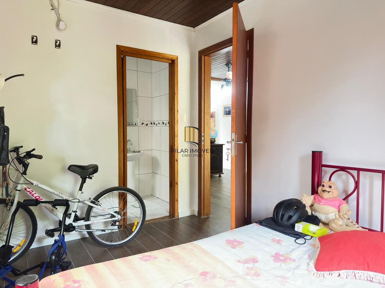 Casa de alvenaria toda reformada e mobiliada no bairro Lami