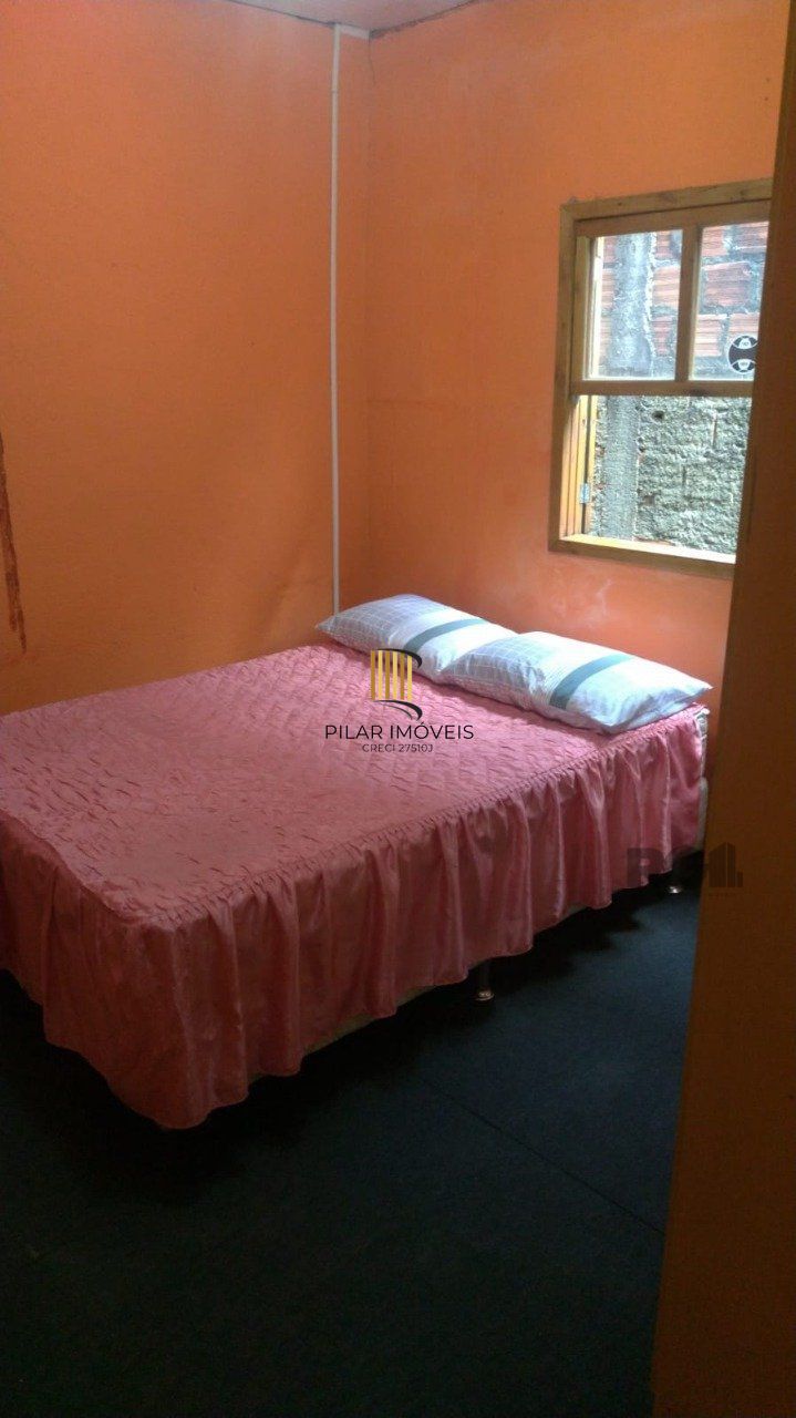 Casa de 2 dormitórios no bairro Belém Velho