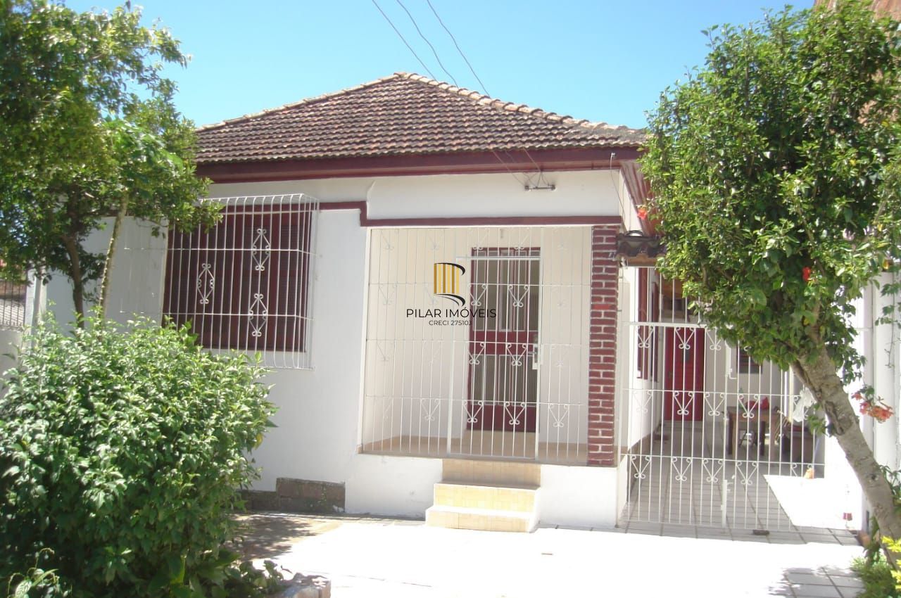 Vende Casa térrea com ótimo pátio - Ótima localização próximo do Hospital Conceição, supermercados, escolas, shopping