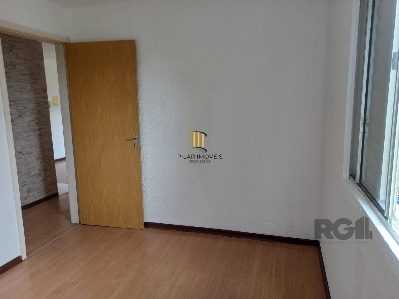 Oportunidade !!! Lindo Apartamento 02 Dormitórios reformado e com vaga.