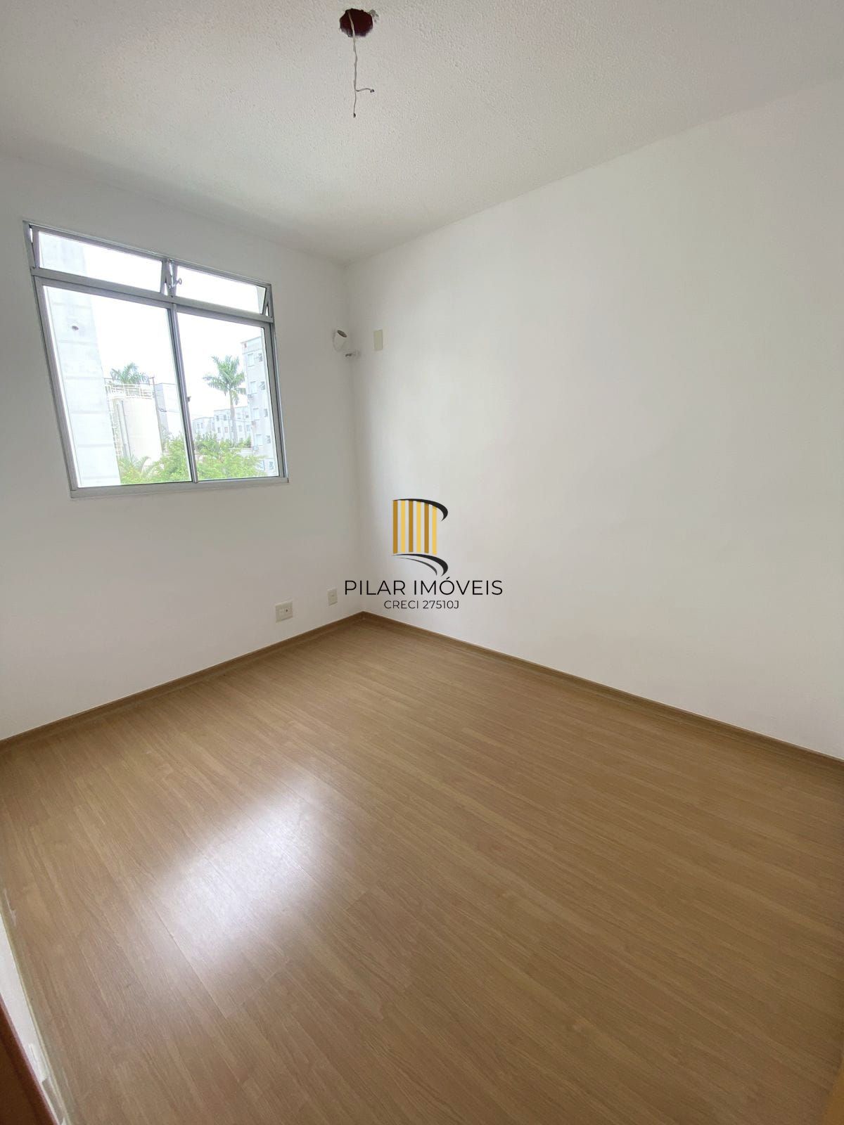 Apartamento com 02 quartos e 01 vaga escriturada no Bairro Jardim Leopoldina