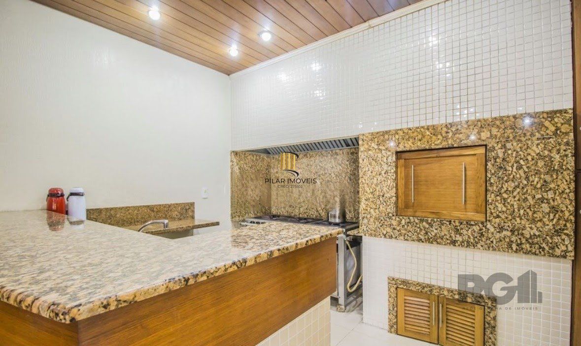 Apartamento a venda, dois dormitórios com vaga e infra no bairro Menino Deus