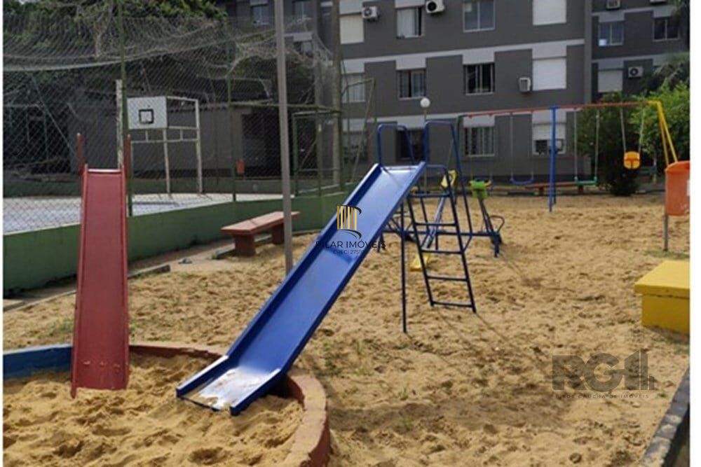 Apartamento com 02 quartos e 01 vaga escriturada e coberta, na Av. Antônio de Carvalho
