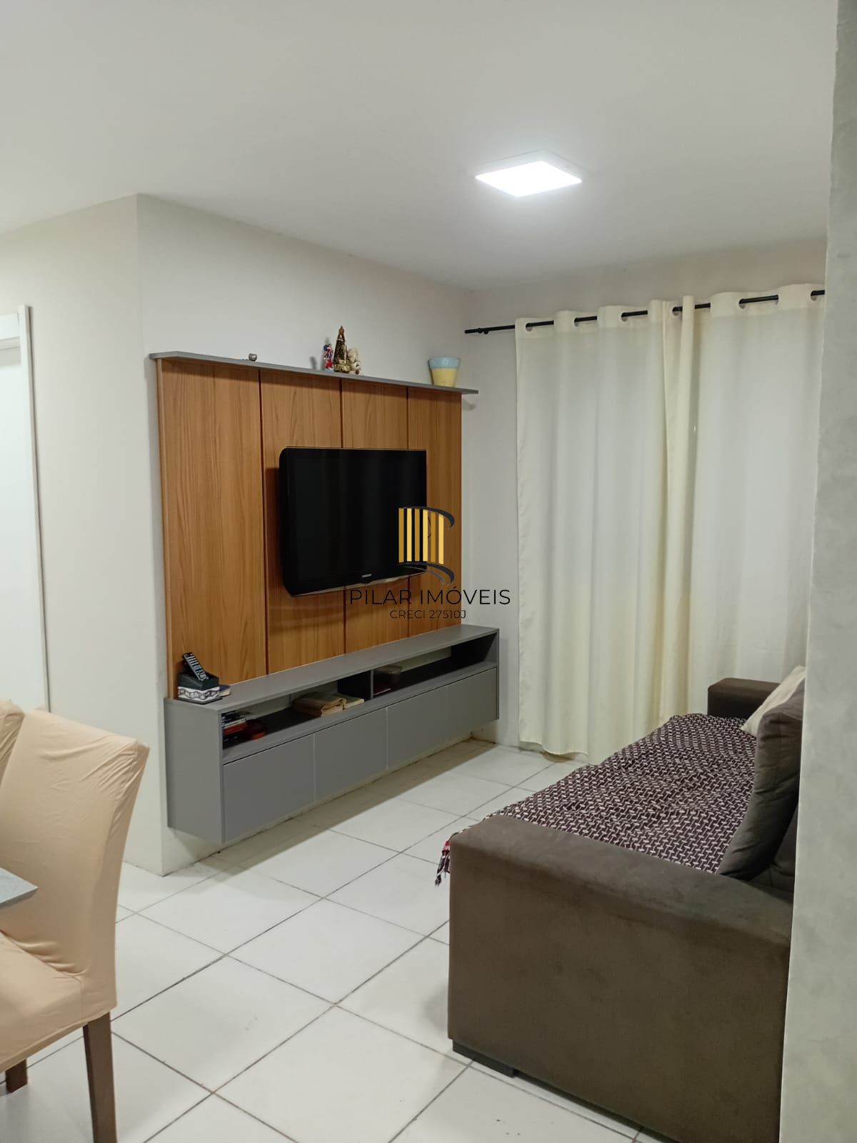 Apartamento com 02 quartos e 01 vaga no Bairro Chapéu do Sol